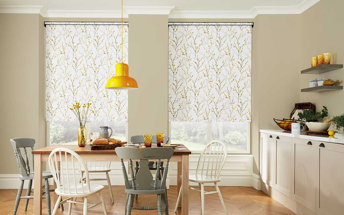 Motorised roller blinds on wide windows